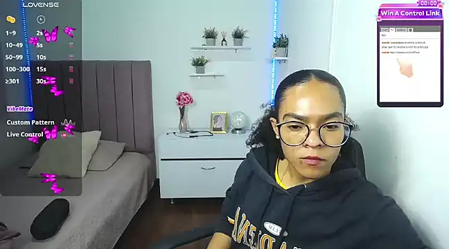 Nina lovee  online show from December 31, 2024, 5:07 pm