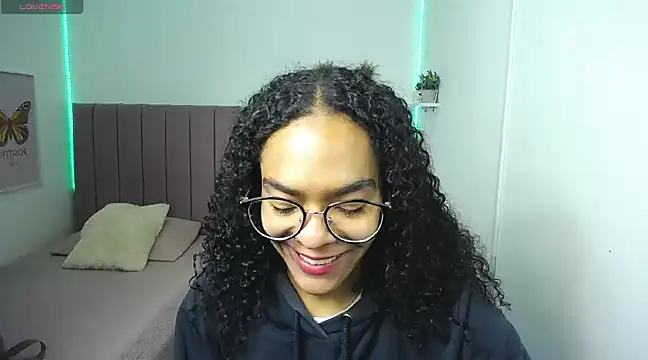 Nina lovee  online show from January 4, 2025, 1:53 pm