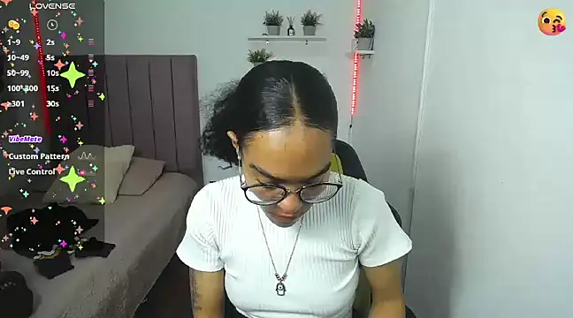Nina lovee  online show from January 8, 2025, 4:54 pm