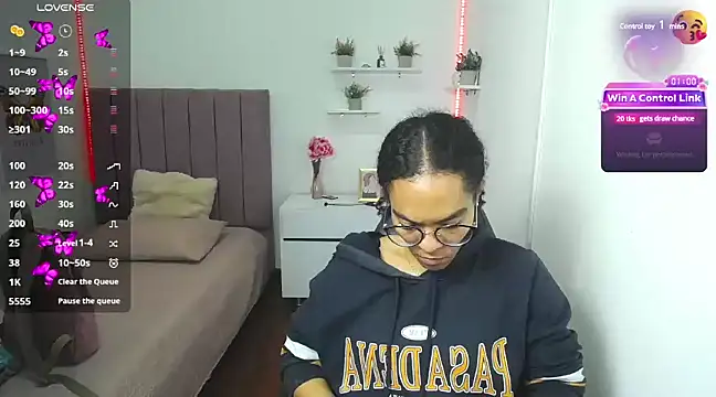 Nina lovee  online show from January 10, 2025, 5:02 pm