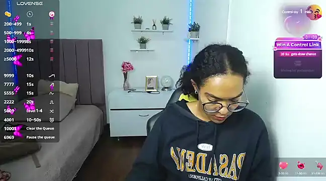 Nina lovee  online show from January 14, 2025, 5:12 pm