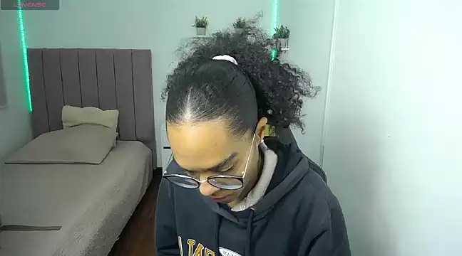 Nina lovee  online show from January 15, 2025, 2:02 pm
