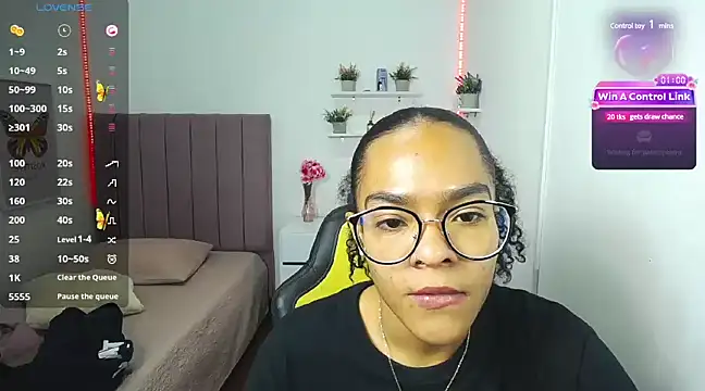 Nina lovee  online show from February 4, 2025, 4:29 pm
