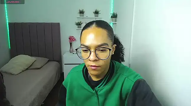 Nina lovee  online show from February 15, 2025, 2:00 pm
