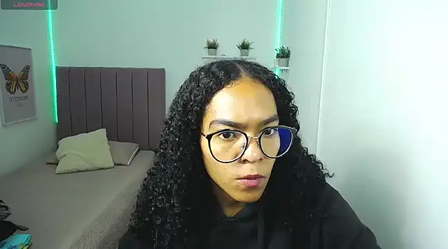 Nina lovee  online show from February 17, 2025, 2:37 pm