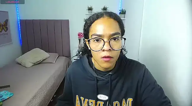 Nina lovee  online show from February 21, 2025, 2:48 pm