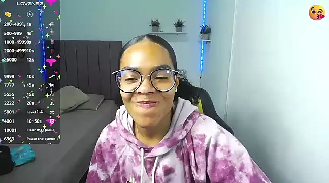 Nina lovee  online show from February 24, 2025, 2:48 pm