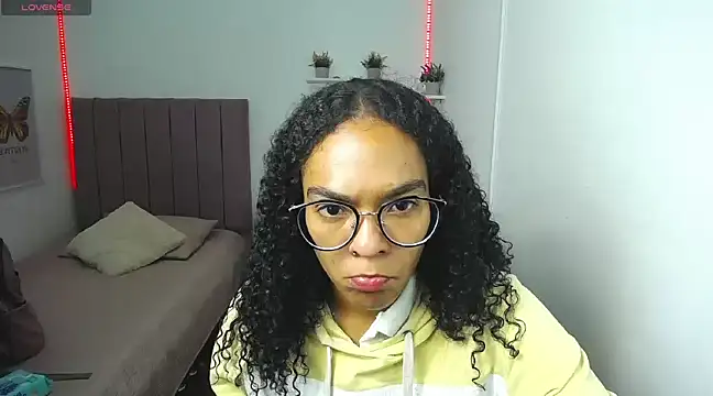Nina lovee  online show from March 4, 2025, 3:04 pm