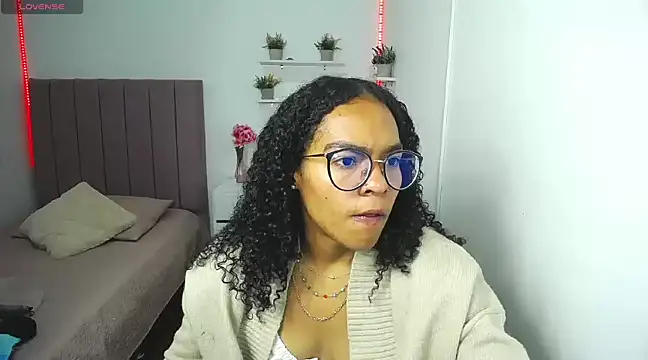 Nina lovee  online show from March 5, 2025, 2:45 pm