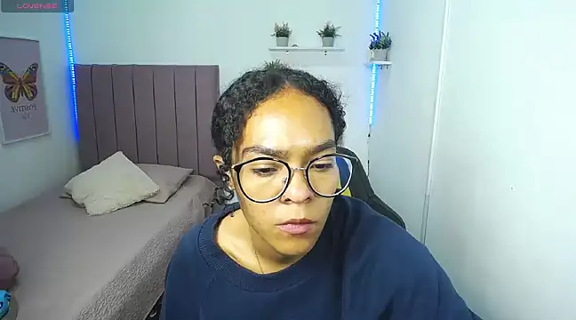 Nina lovee  online show from March 6, 2025, 3:13 pm