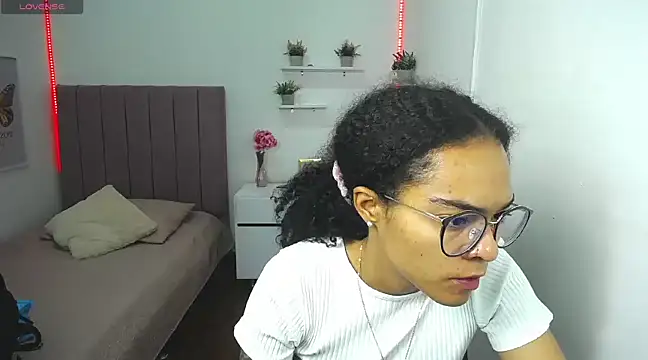 Nina lovee  online show from March 7, 2025, 12:56 pm