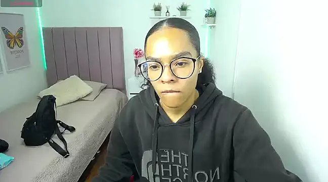Nina lovee  online show from March 13, 2025, 12:35 pm