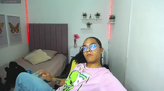 Nina lovee  online show from March 20, 2025, 6:31 pm