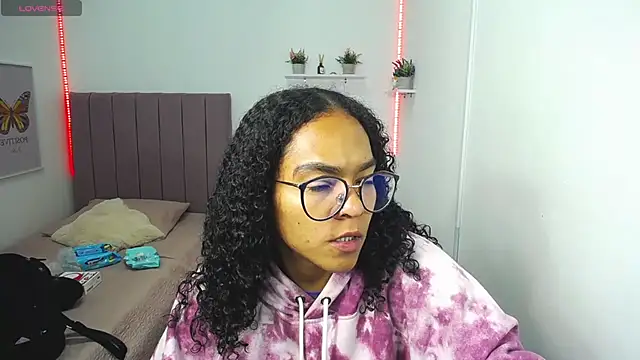Nina lovee  online show from March 22, 2025, 2:36 pm