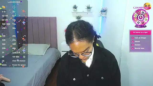 Nina lovee  online show from September 16, 2025, 1:34 pm