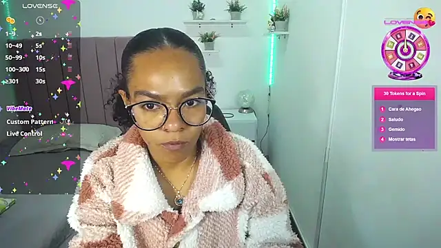 Nina lovee  online show from September 17, 2025, 2:08 pm