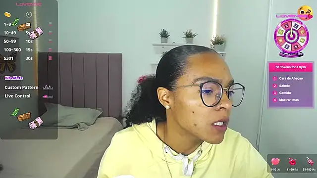 Nina lovee  online show from September 19, 2025, 2:29 pm
