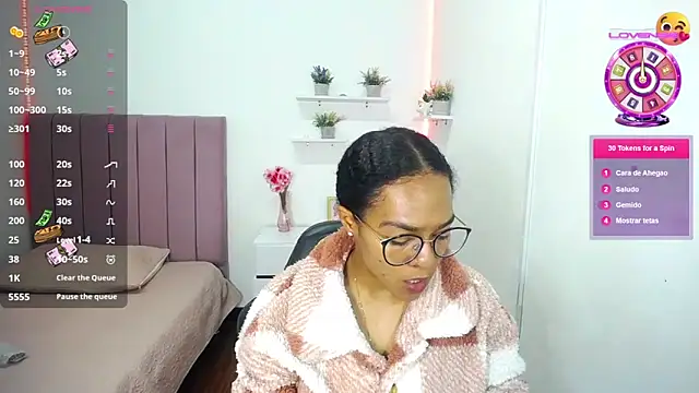 Nina lovee  online show from September 23, 2025, 2:53 pm
