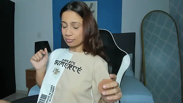 cora 22 online show from October 3, 2025, 12:57 pm