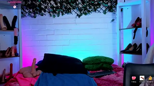 Snapshot of louise_nails chatting on May 30, 2026, 3:53 pm louise nails online show from May 30, 2026, 3:53 pm