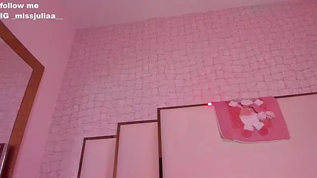 missjuliaa  online show from December 12, 2024, 4:10 pm