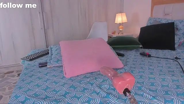 missjuliaa  online show from December 17, 2024, 9:17 am
