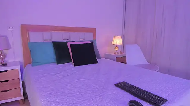 missjuliaa  online show from December 22, 2024, 3:11 am