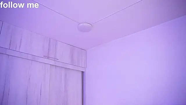 missjuliaa  online show from September 18, 2025, 3:08 am