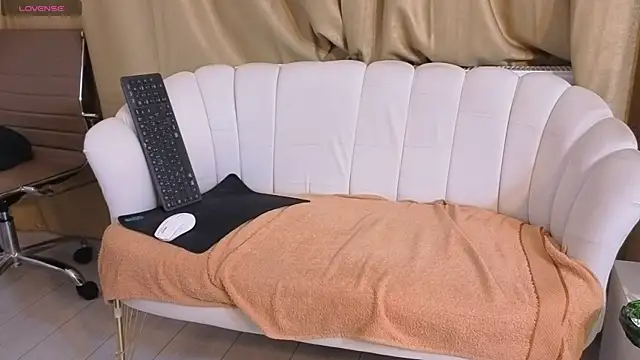 Snapshot of TheTopAlex chatting on October 22, 2025, 2:34 am TheTopAlex online show from October 22, 2025, 2:34 am