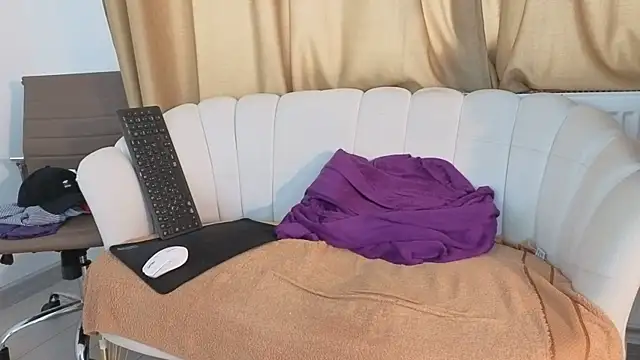 Snapshot of TheTopAlex chatting on November 5, 2025, 7:41 am TheTopAlex online show from November 5, 2025, 7:41 am