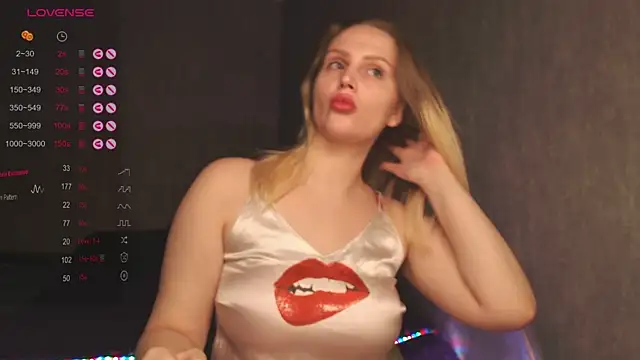 Snapshot of nutcrew chatting on October 2, 2025, 8:27 pm nutcrew online show from October 2, 2025, 8:27 pm