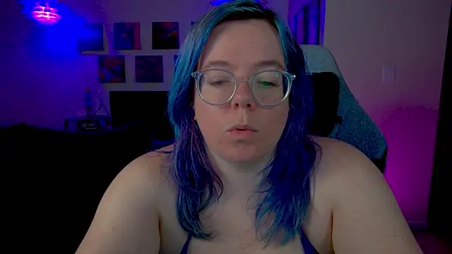 Snapshot of KiraSpitQueen chatting on June 24, 2026, 3:49 am KiraSpitQueen online show from June 24, 2026, 3:49 am