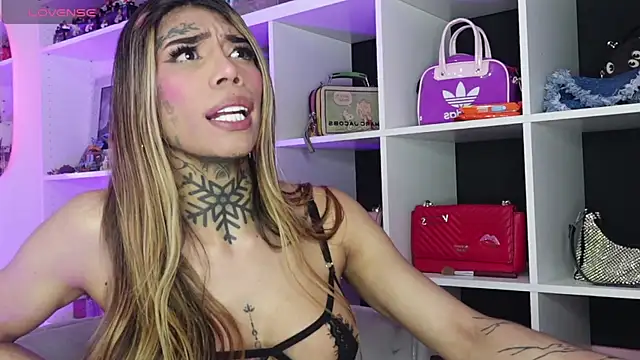 caroline cossei online show from March 18, 2025, 4:37 pm