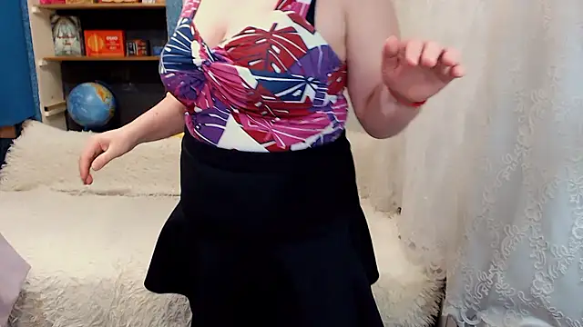 Snapshot of Rainbow_lady chatting on December 3, 2024, 3:11 pm Rainbow lady online show from December 3, 2024, 3:11 pm