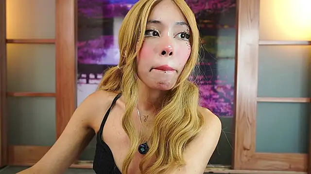 miss  maria online show from October 6, 2025, 6:05 pm