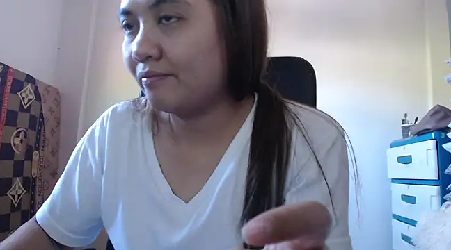 Snapshot of xTheLastVIRGINx chatting on December 5, 2024, 5:15 am xTheLastVIRGINx online show from December 5, 2024, 5:15 am