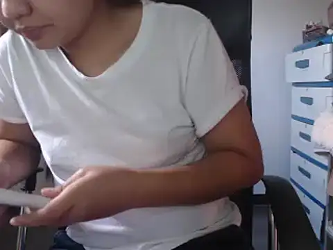 Snapshot of xTheLastVIRGINx chatting on January 23, 2025, 6:17 am xTheLastVIRGINx online show from January 23, 2025, 6:17 am