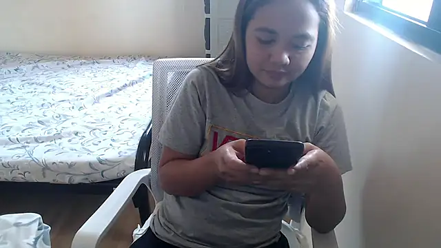 Snapshot of xTheLastVIRGINx chatting on October 3, 2025, 5:15 am xTheLastVIRGINx online show from October 3, 2025, 5:15 am