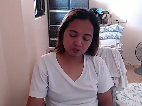 Snapshot of xTheLastVIRGINx chatting on November 18, 2025, 5:34 am xTheLastVIRGINx online show from November 18, 2025, 5:34 am