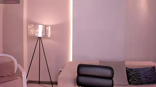 JuanitaClay online show from September 10, 2025, 12:27 pm