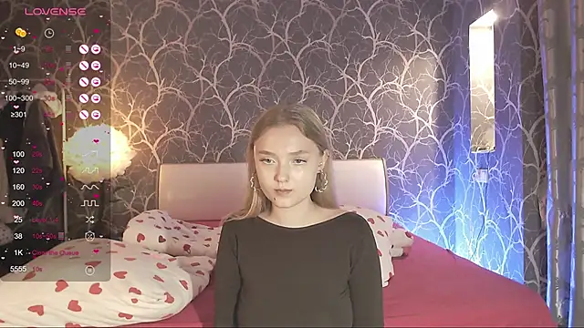 MiaMiaMeow online show from October 3, 2025, 4:26 pm