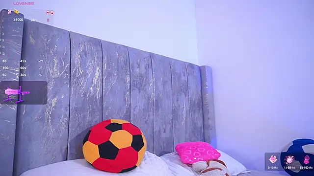 Snapshot of lara_giraldo chatting on March 19, 2025, 1:32 am lara giraldo online show from March 19, 2025, 1:32 am