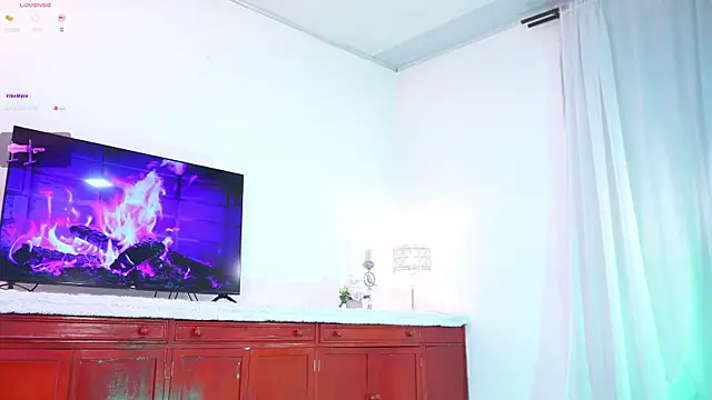 Snapshot of lara_giraldo chatting on October 8, 2025, 11:24 pm lara giraldo online show from October 8, 2025, 11:24 pm