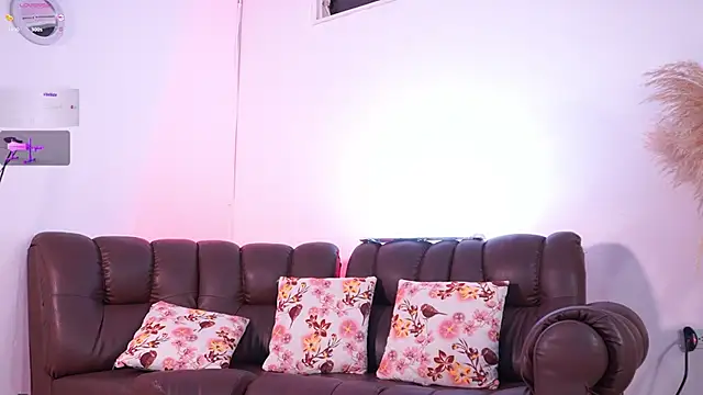 Snapshot of lara_giraldo chatting on October 11, 2025, 11:58 pm lara giraldo online show from October 11, 2025, 11:58 pm