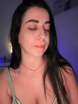 Snapshot of Emylia chatting on December 9, 2024, 10:52 pm Emylia online show from December 9, 2024, 10:52 pm