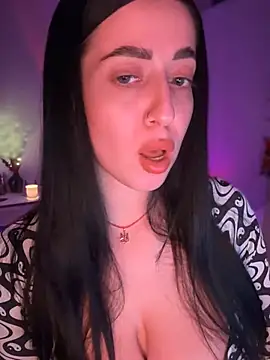 Snapshot of Emylia chatting on January 6, 2025, 11:31 pm Emylia online show from January 6, 2025, 11:31 pm