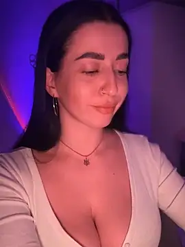 Snapshot of Emylia chatting on January 28, 2025, 9:08 pm Emylia online show from January 28, 2025, 9:08 pm