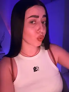 Snapshot of Emylia chatting on January 29, 2025, 10:43 pm Emylia online show from January 29, 2025, 10:43 pm