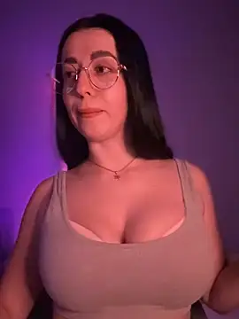 Snapshot of Emylia chatting on February 14, 2025, 1:34 am Emylia online show from February 14, 2025, 1:34 am