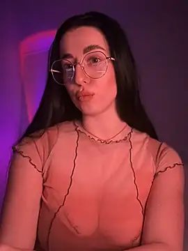 Snapshot of Emylia chatting on February 14, 2025, 11:53 pm Emylia online show from February 14, 2025, 11:53 pm